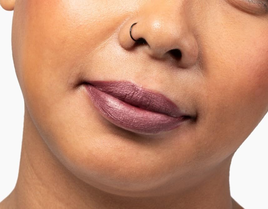Aromi Metallic Liquid Lipstick | Chestnut Rose Lip Color with Shimmery Finish, Long-lasting + Long Wear, Smudge Proof, Waterproof, Vegan, Cruelty-free (Burgundy Quartz)