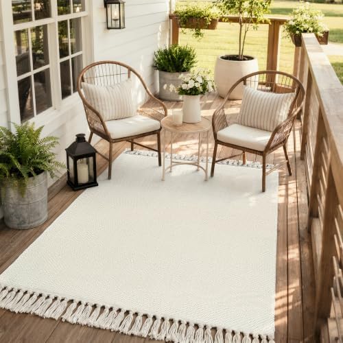 Collive 4' x 6' Bedroom Area Rug - Image 3
