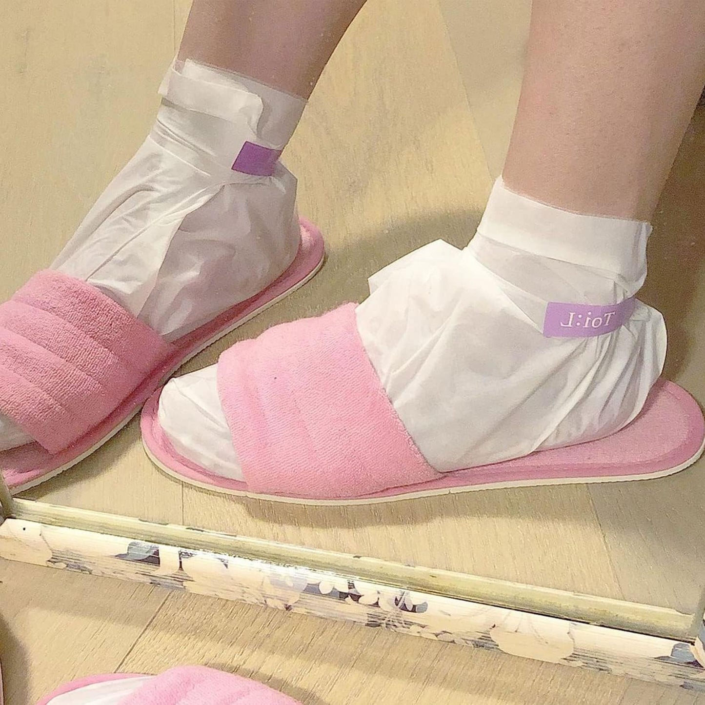 Toi:L Extra Silky Foot Mask 5 Pairs, Post-Peeling Foot Care Treatment, Moisturizing Socks with Guerande Salt & Sweet Almond Oil for Dry Feet, Cracked Heels, and Callus